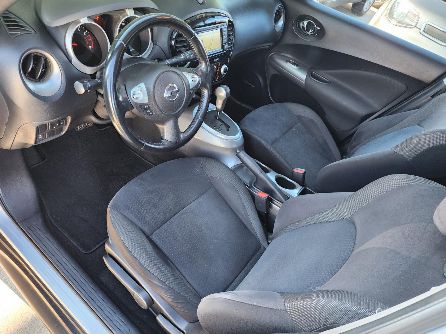 2016 SILVER Nissan Juke SV (JN8AF5MR8GT) , AUTO transmission, located at 2660 S.Garland Avenue, Garland, TX, 75041, (469) 298-3118, 32.885551, -96.655602 - Photo#10